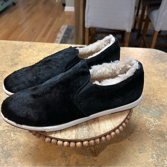EMU Australia Black Shipskin Fur-Lined Slip-On Shoes - Picture 1 of 7